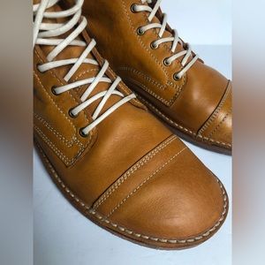 DaVinci Footwear Minimalist Leather Lace Boots in Tan - Men’s size 8